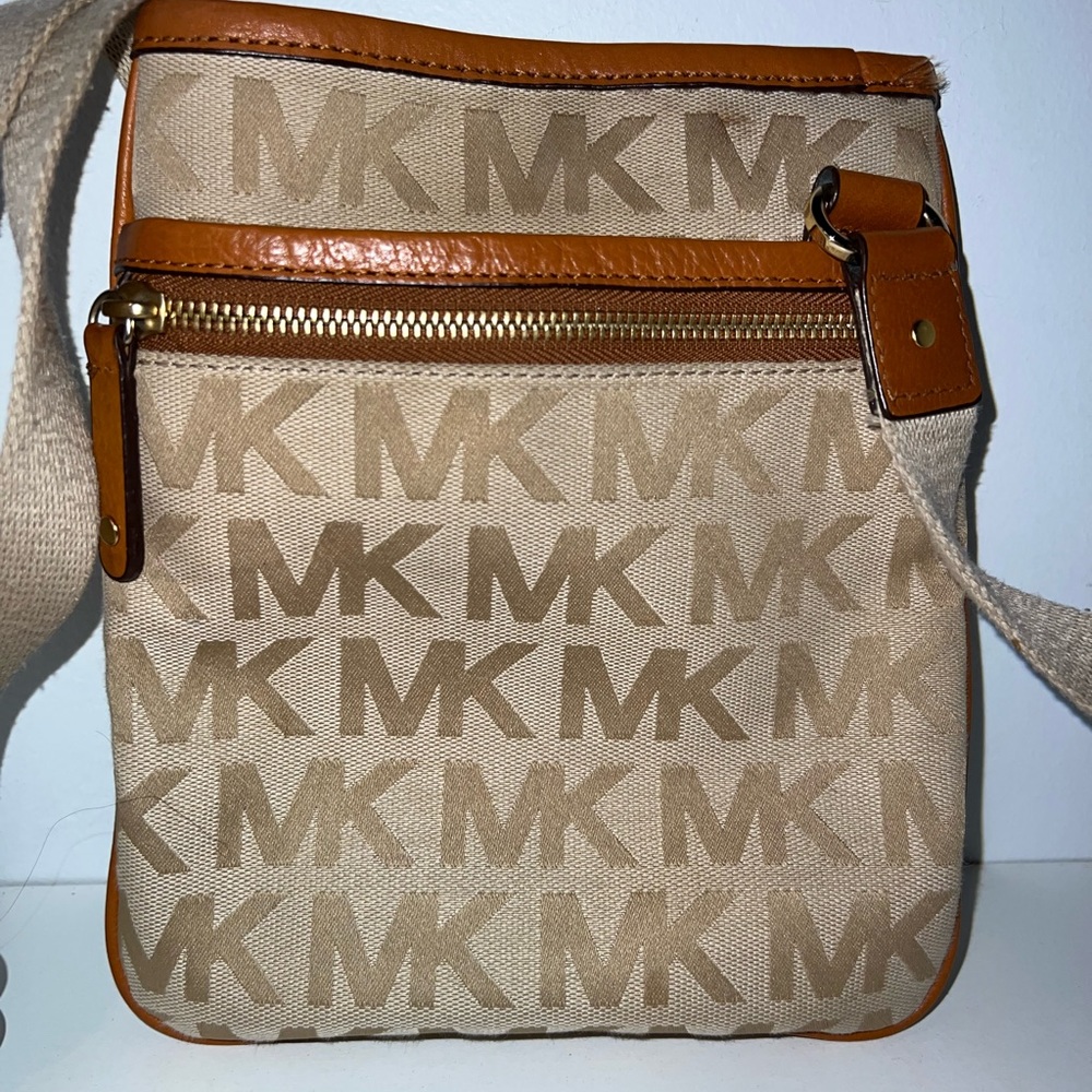 Michael Kors MK Signature Canvas Swing Crossbody Bag Purse